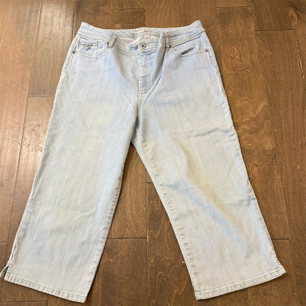 Chico's Platinum Jeans‎ Womens Size 3 Light Wash Cropped Capri Wide-Leg
